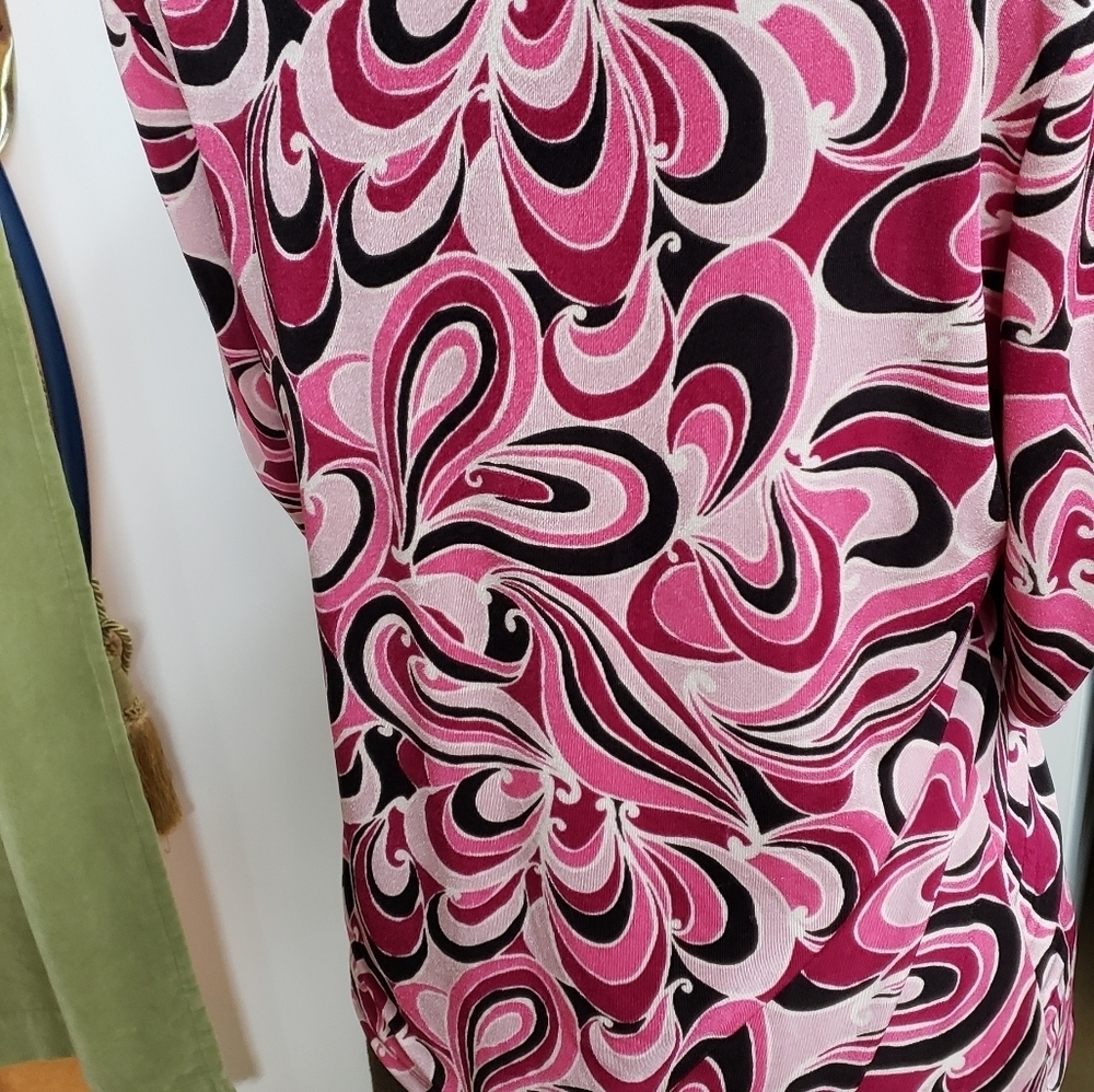 Kim & Co. Raspberry Print Top - Picture 4 of 7